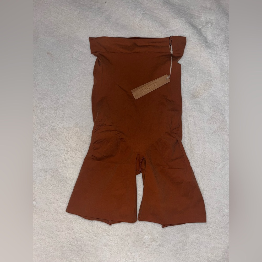 BRAND NEW SKIMS Everyday Sculpt Short